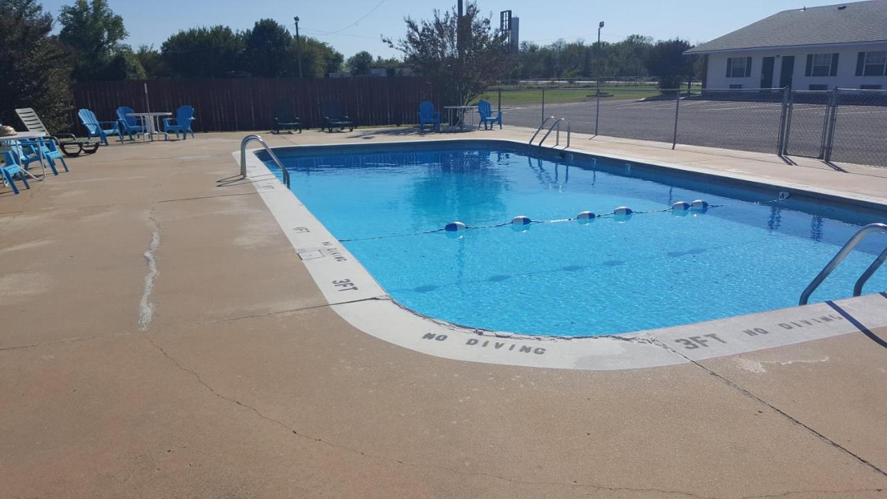 Lake Eufaula Inn & Suites Checotah Exterior photo