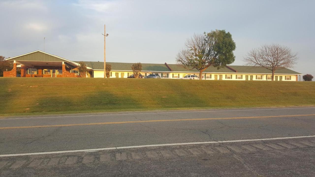 Lake Eufaula Inn & Suites Checotah Exterior photo